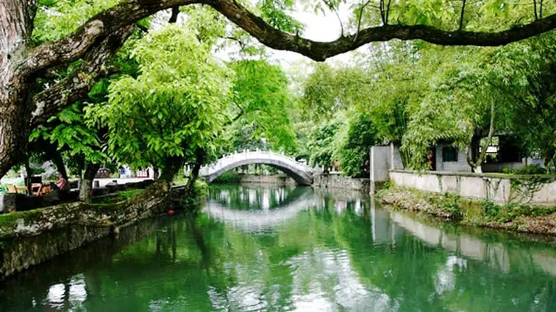 Lingqu Canal Built