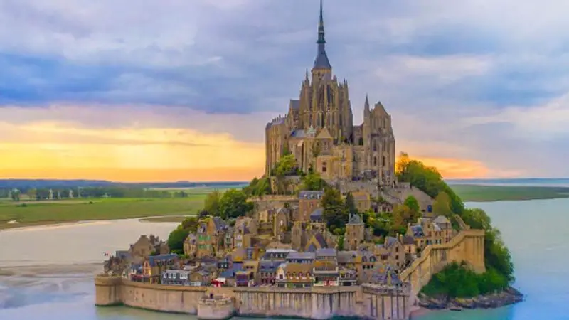 Build Mont Saint Michel