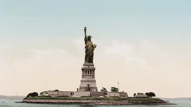  Statues Of Liberty