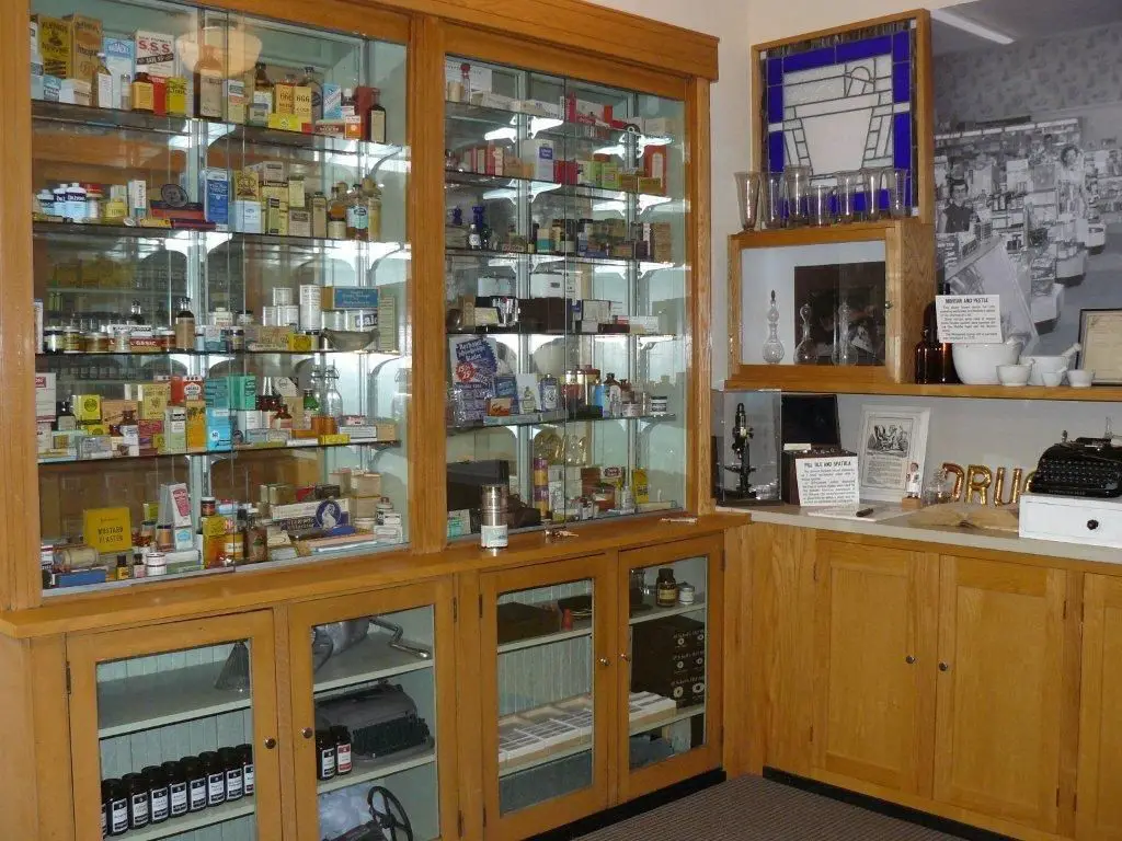 Don & June Salvatori California Pharmacy Museum