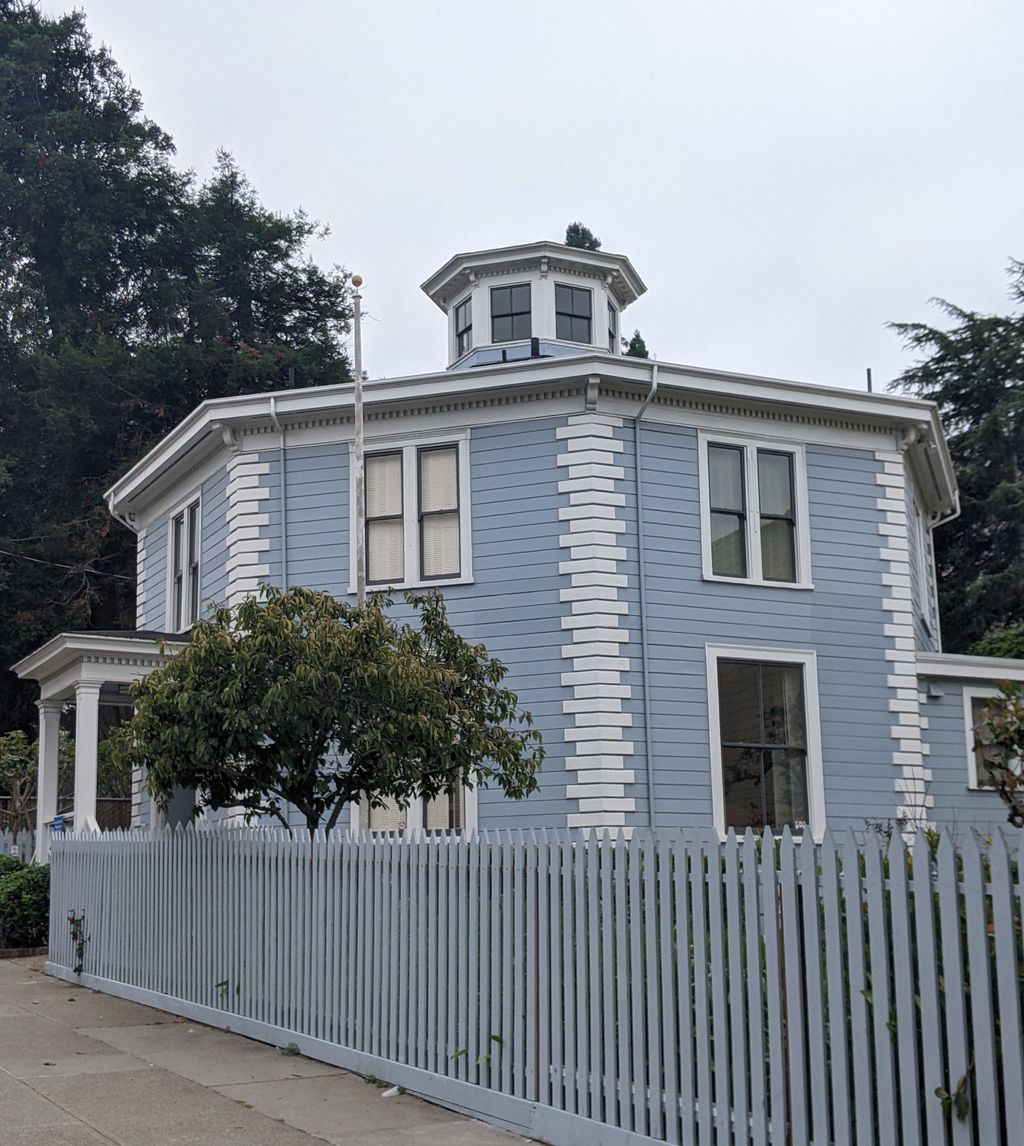 McElroy Octagon House