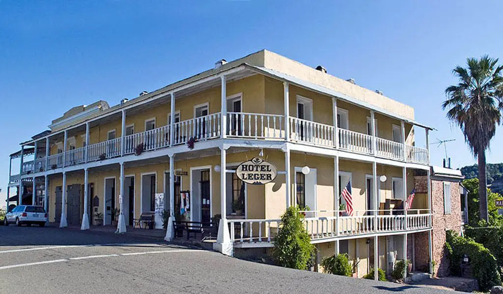 California Historical Landmark 663: Calaveras County Courthouse and Leger Hotel