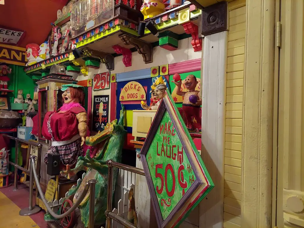 Clarkes Collectibles & Lunchbox Museum