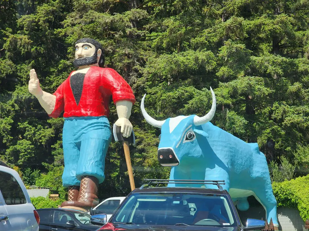 Paul Bunyan and Babe the Blue Ox sculptures by Ann Cooper and Ward Berg