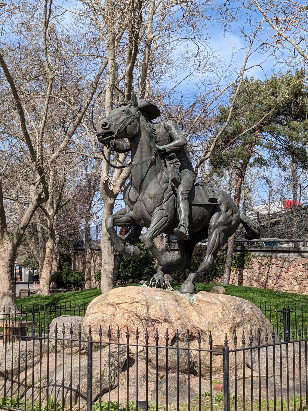 Pony-Express-Statue